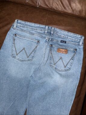 Wrangler Retro Mid rise boot 33x34